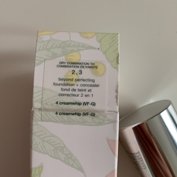 NEW Clinique foundation concealer - Picture 2 of 3